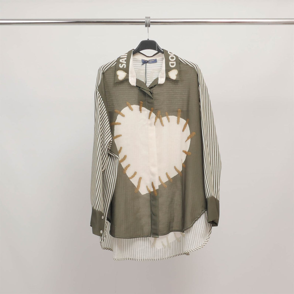Oversized shirt with contrasting heart print ycm25002