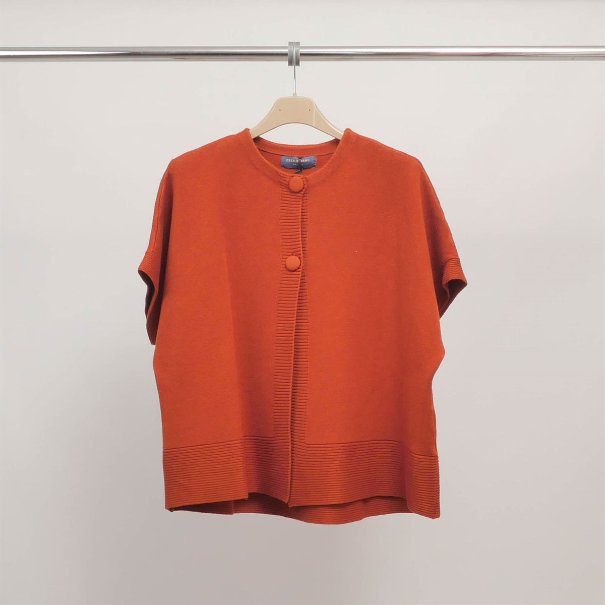 Round neck, short sleeved cardigan with covered buttons hy11094