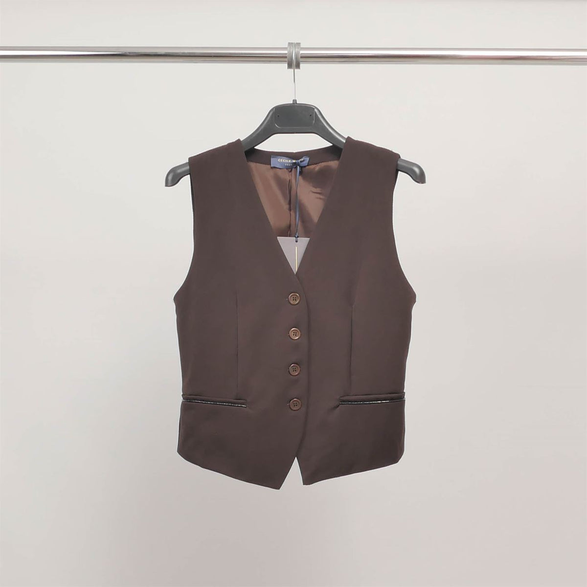 Sleeveless button front tailored vest tdm71724