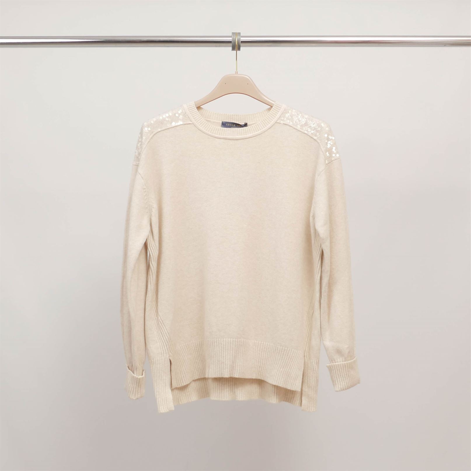 Pull à épaules pailletées DSY9552