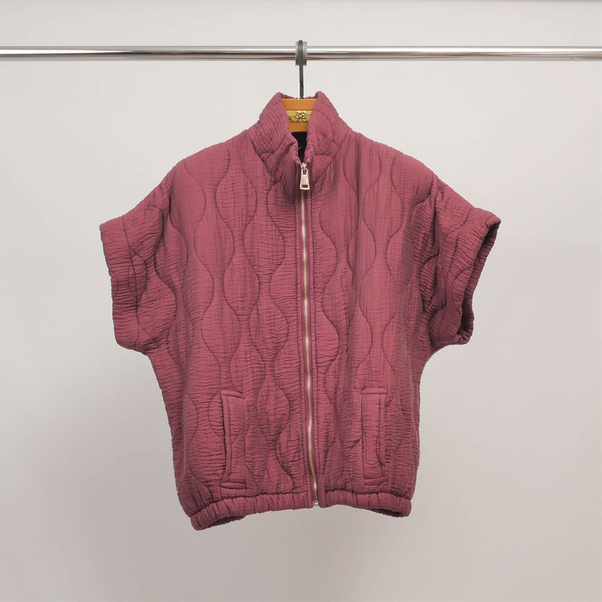 Short sleeved quilted zip up jacket db14679