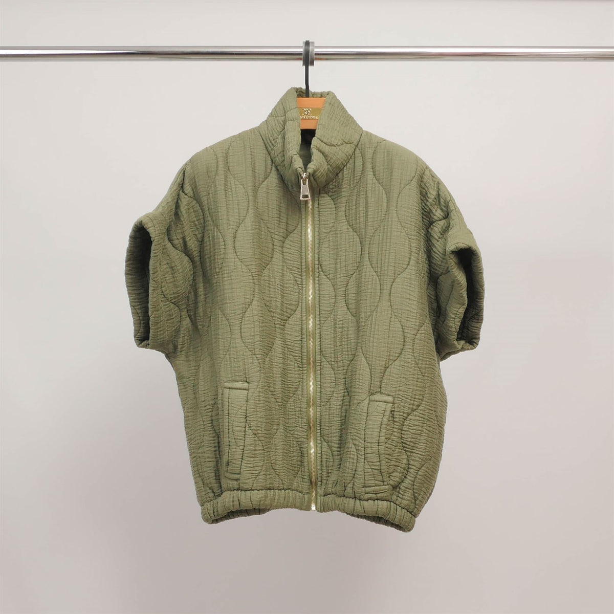 Short sleeved quilted zip up jacket db14679