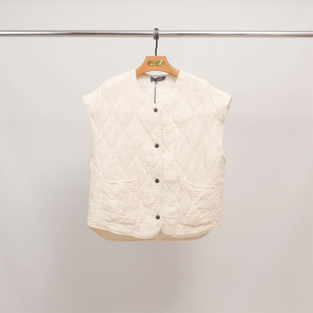 Kd8651 3 sleeveless quilted vest with round neck