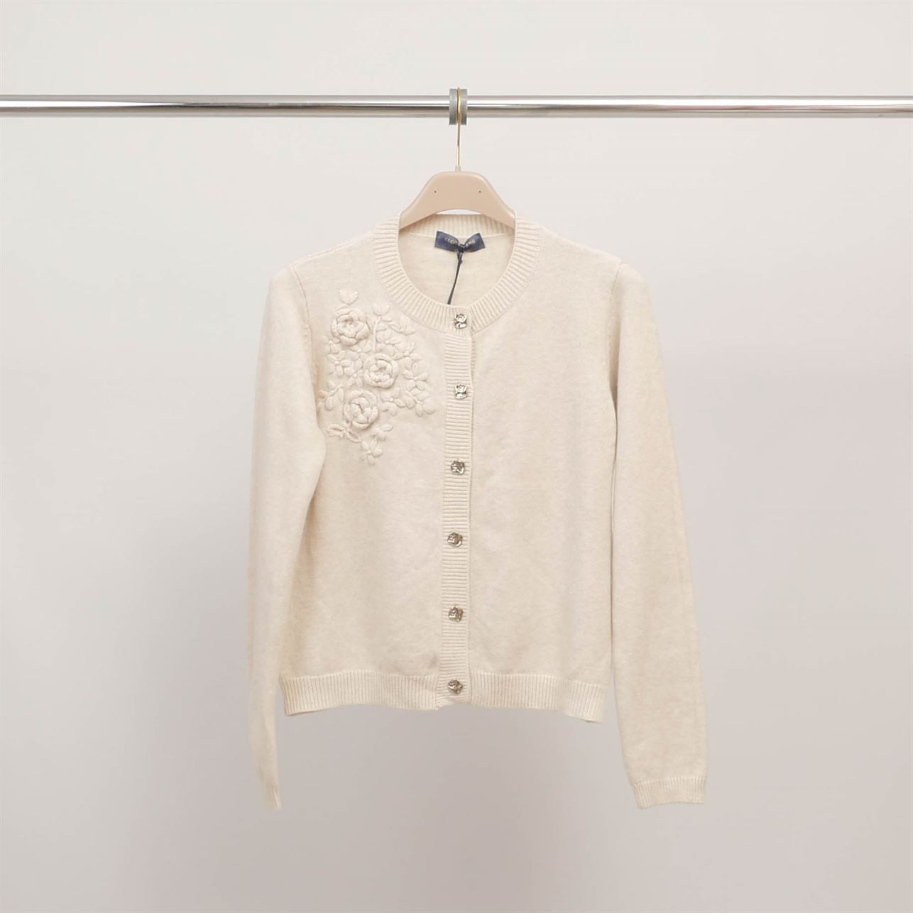 Cardigan brodé fleurs avec boutons bijoux DSY9509