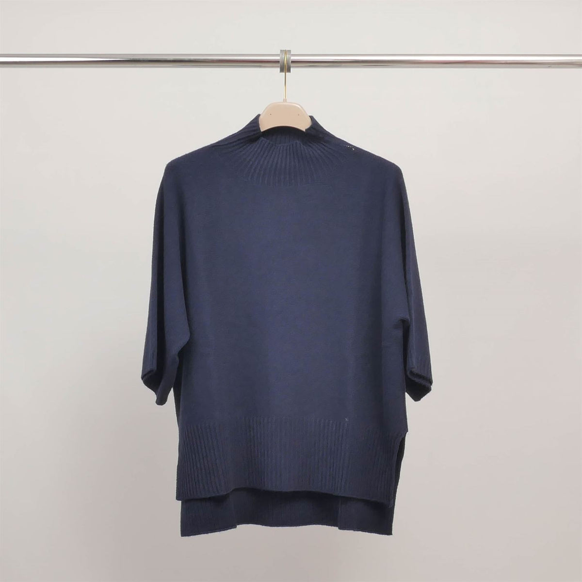 Short sleeved turtleneck sweater yf570625
