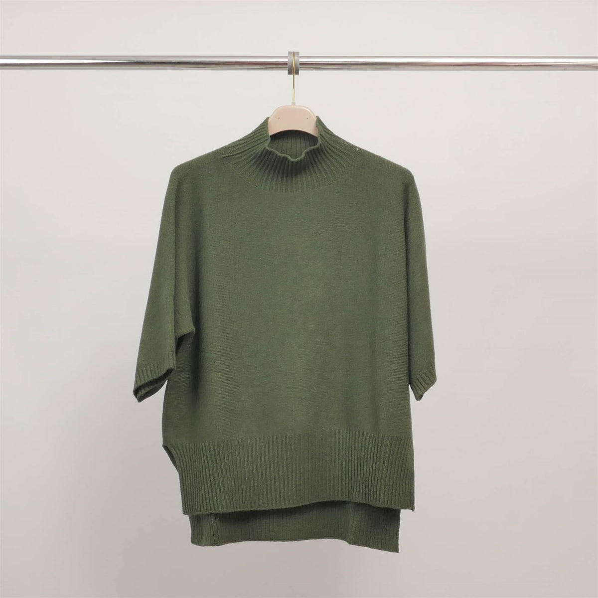 Short sleeved turtleneck sweater yf570625