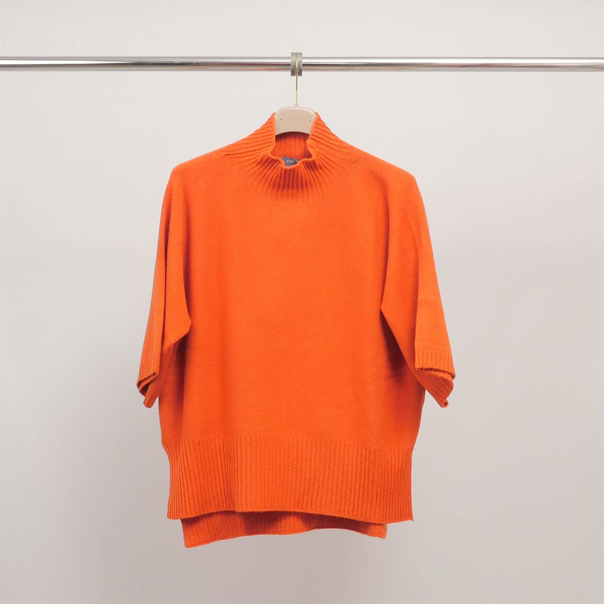 Short sleeved turtleneck sweater yf570625
