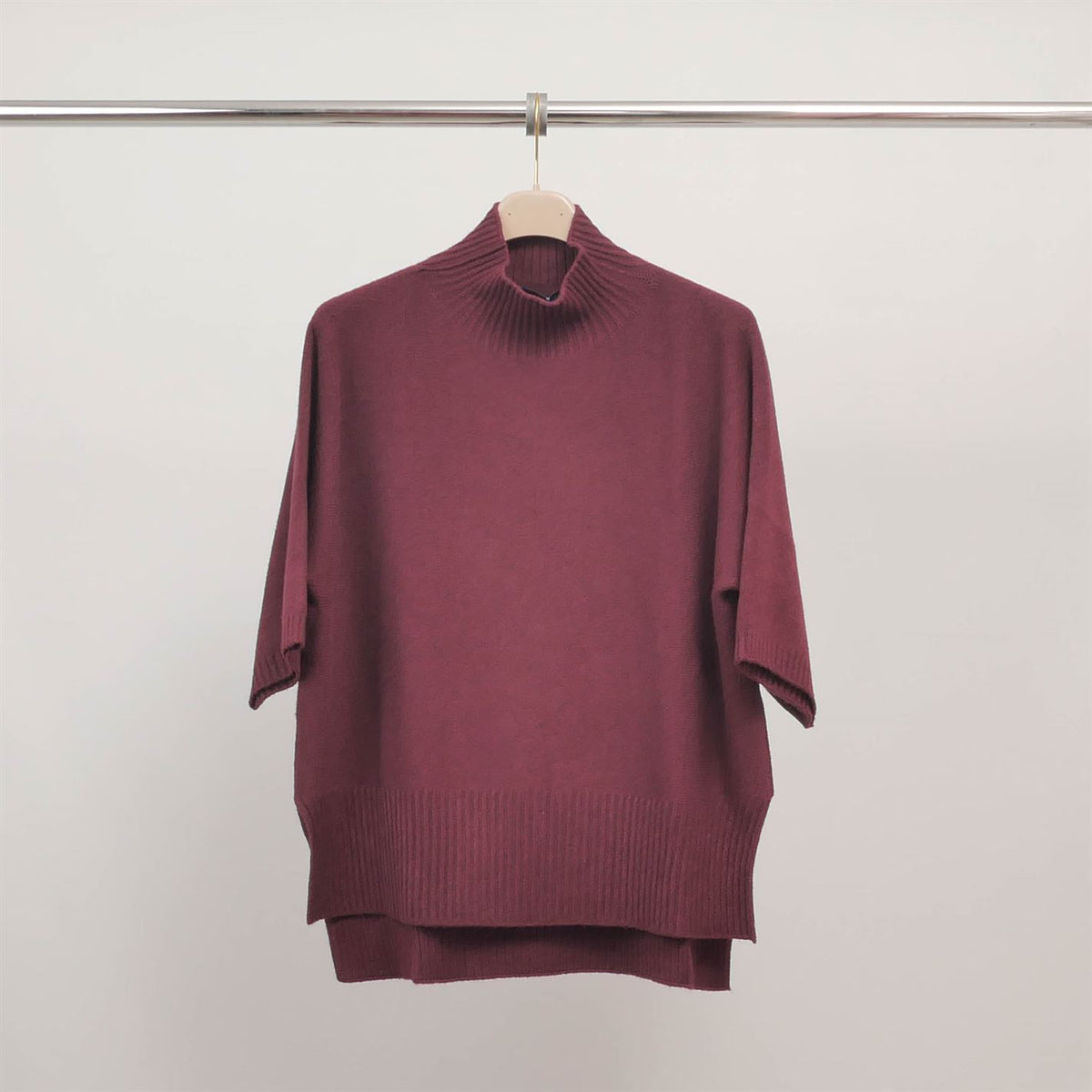 Short sleeved turtleneck sweater yf570625