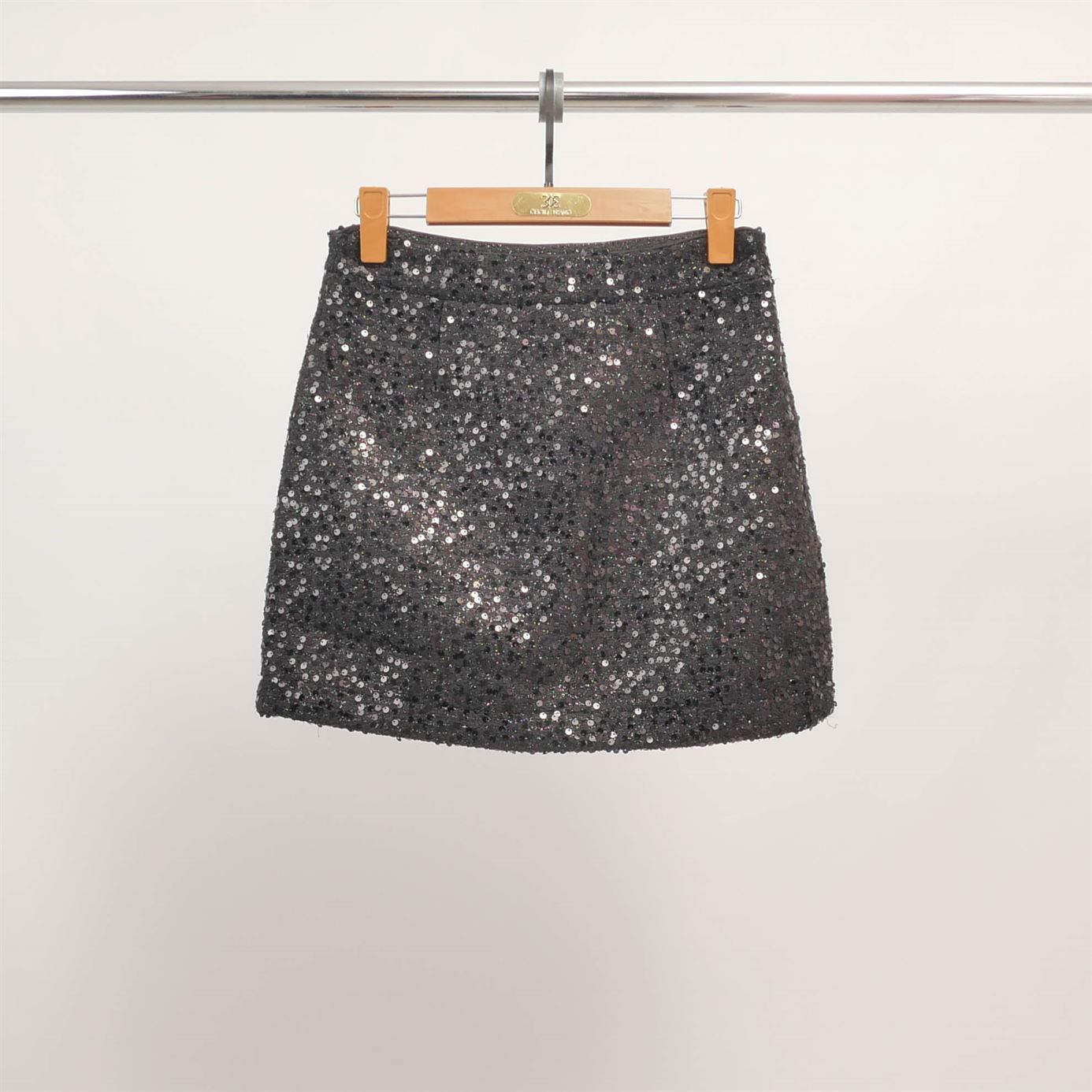 Jupe courte droite en sequins MJ264078