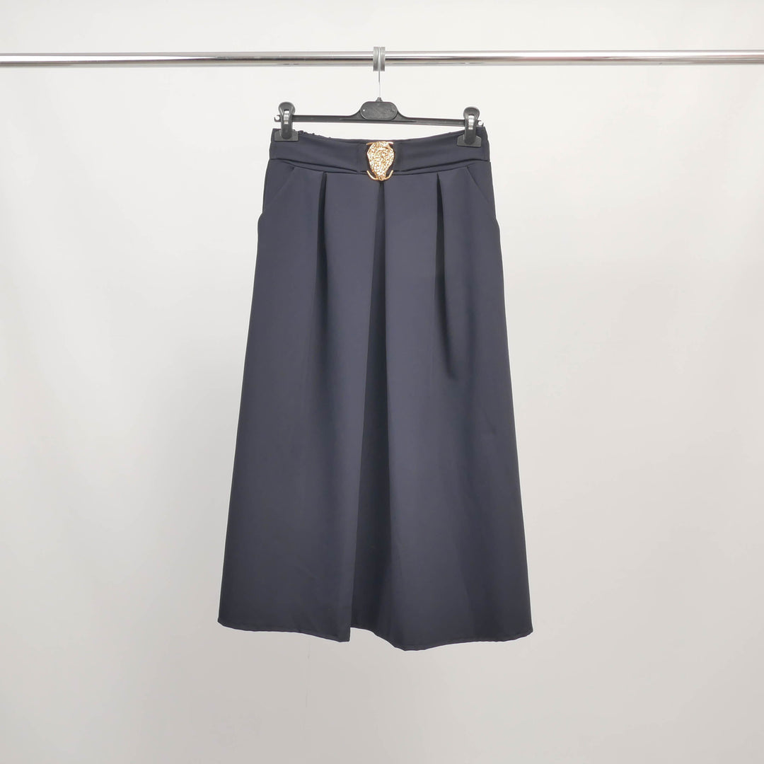 Jupe midi plissée avec boucle décorative TDM71225