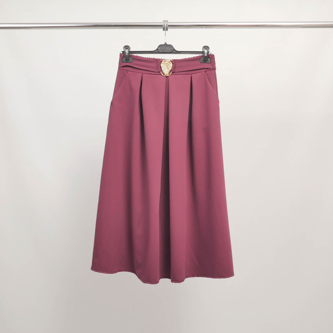 Jupe midi plissée avec boucle décorative TDM71225