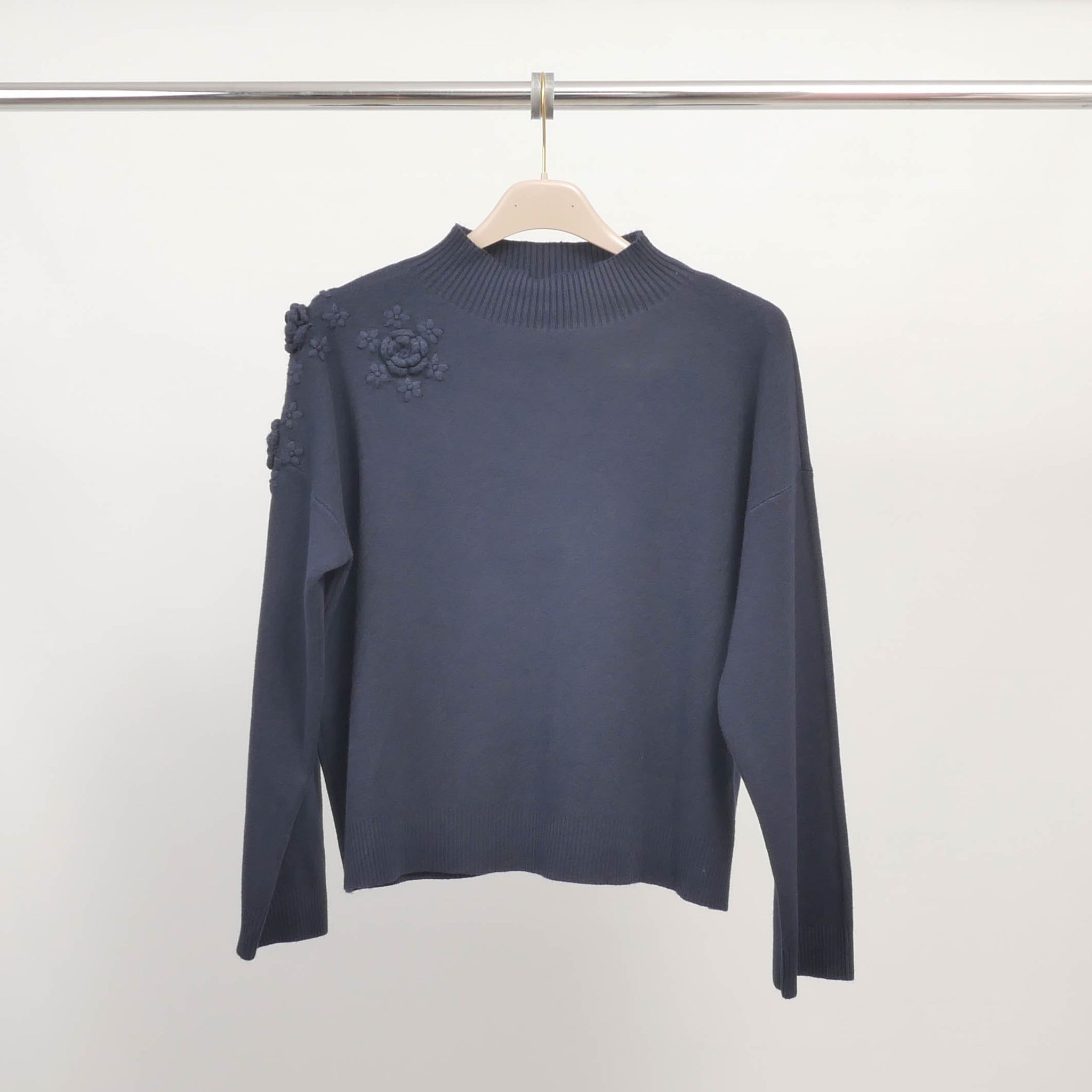 Pull à col montant décor fleurs en maille douce – DSY9451
