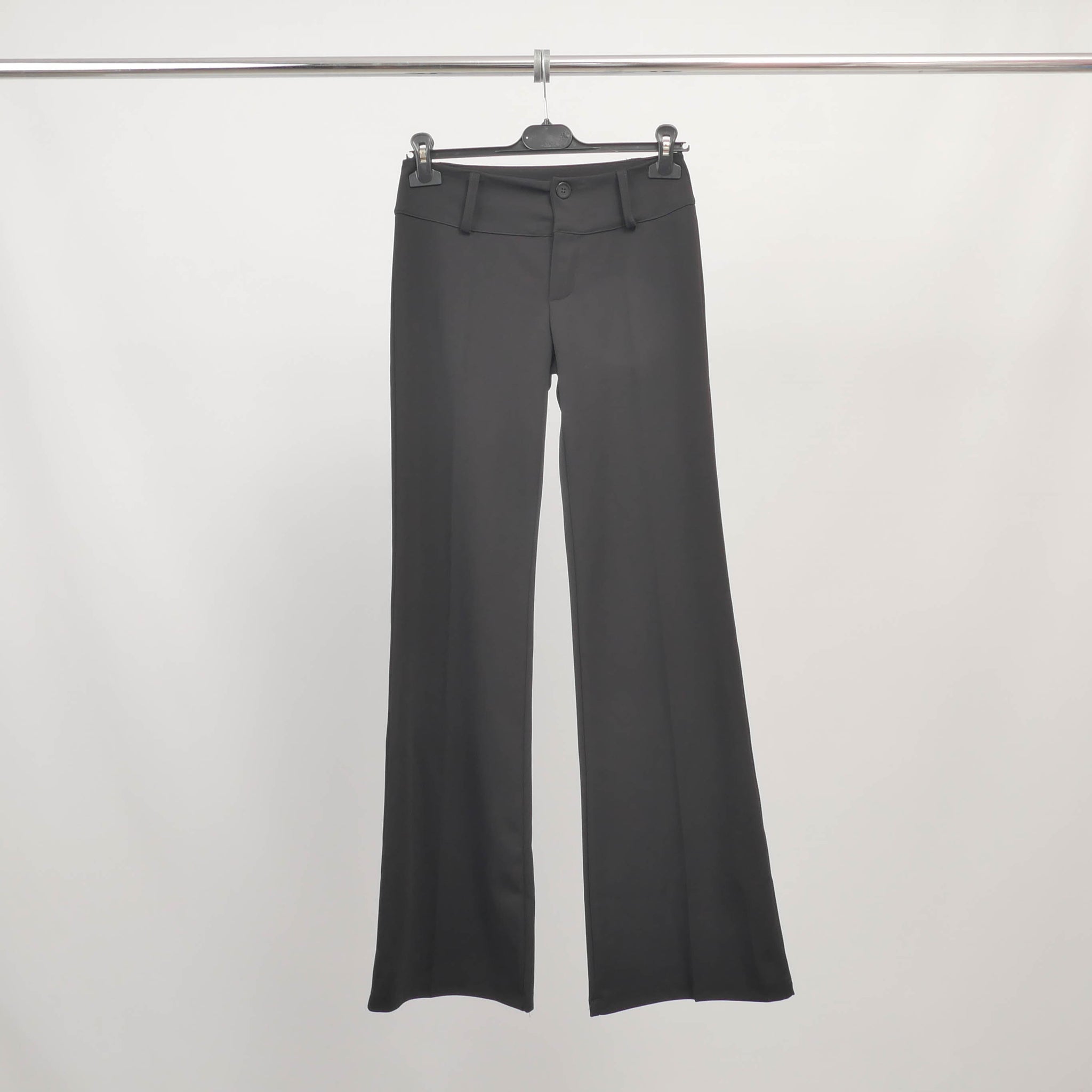 Pantalon évasé taille basse en maille fluide – TDM80