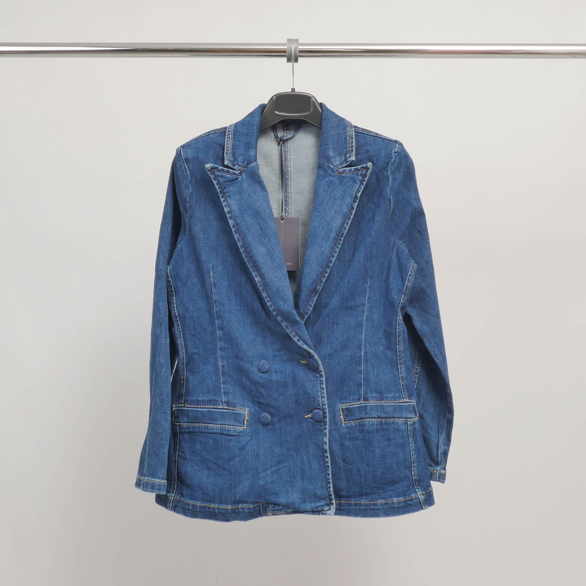 Blazer en jean cintré à double boutonnage – PF9620