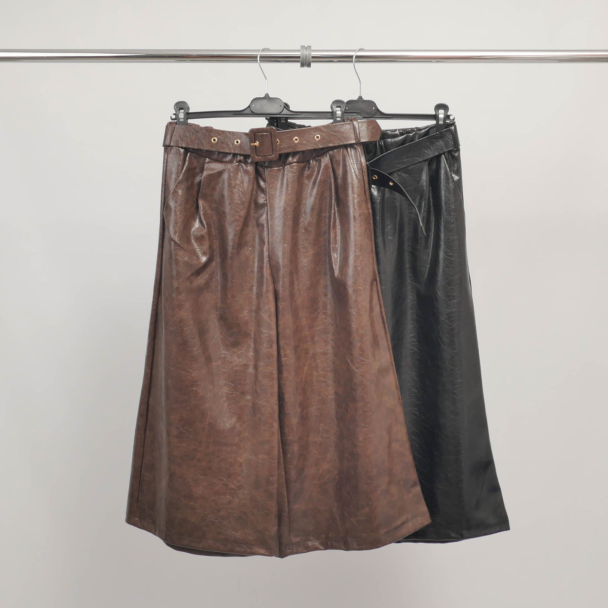 Pantalon culotte effet cuir avec ceinture – tdm78625