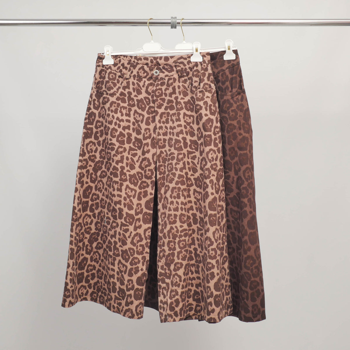 Wide legged leopard print bermuda shorts bcg1987 2 
