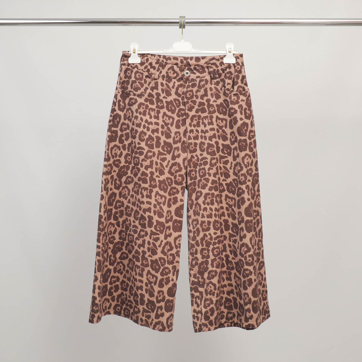 Wide legged leopard print bermuda shorts bcg1987 2 