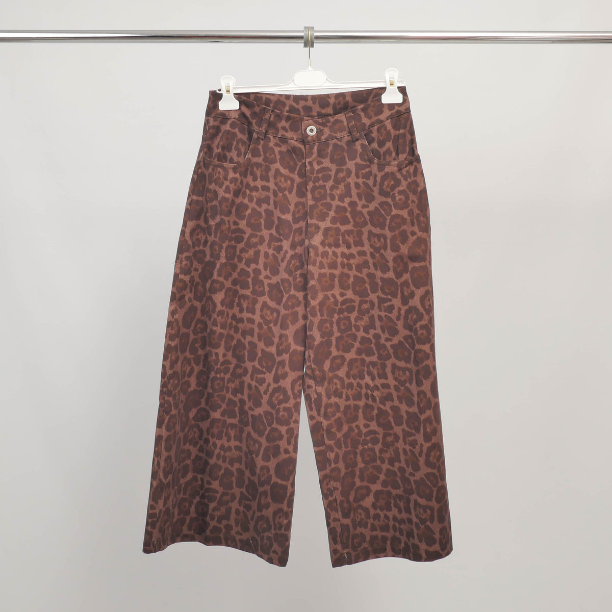 Wide legged leopard print bermuda shorts bcg1987 2 