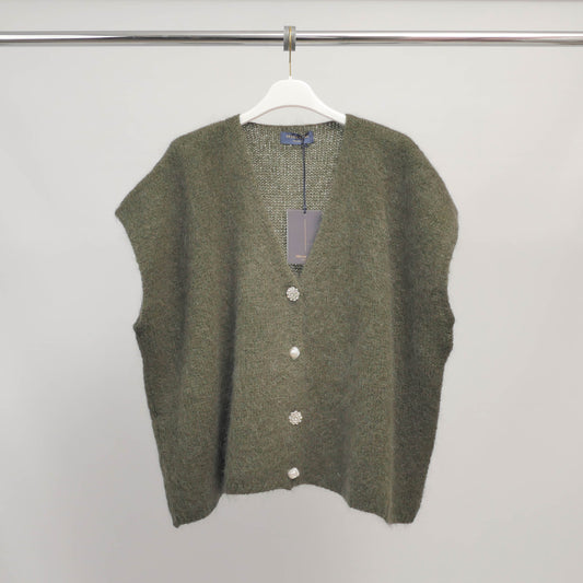 Gilet sans manches en maille duveteuse avec boutons bijoux - MCL24002