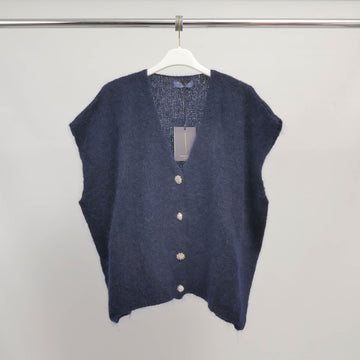 Gilet sans manches en maille duveteuse avec boutons bijoux - MCL24002