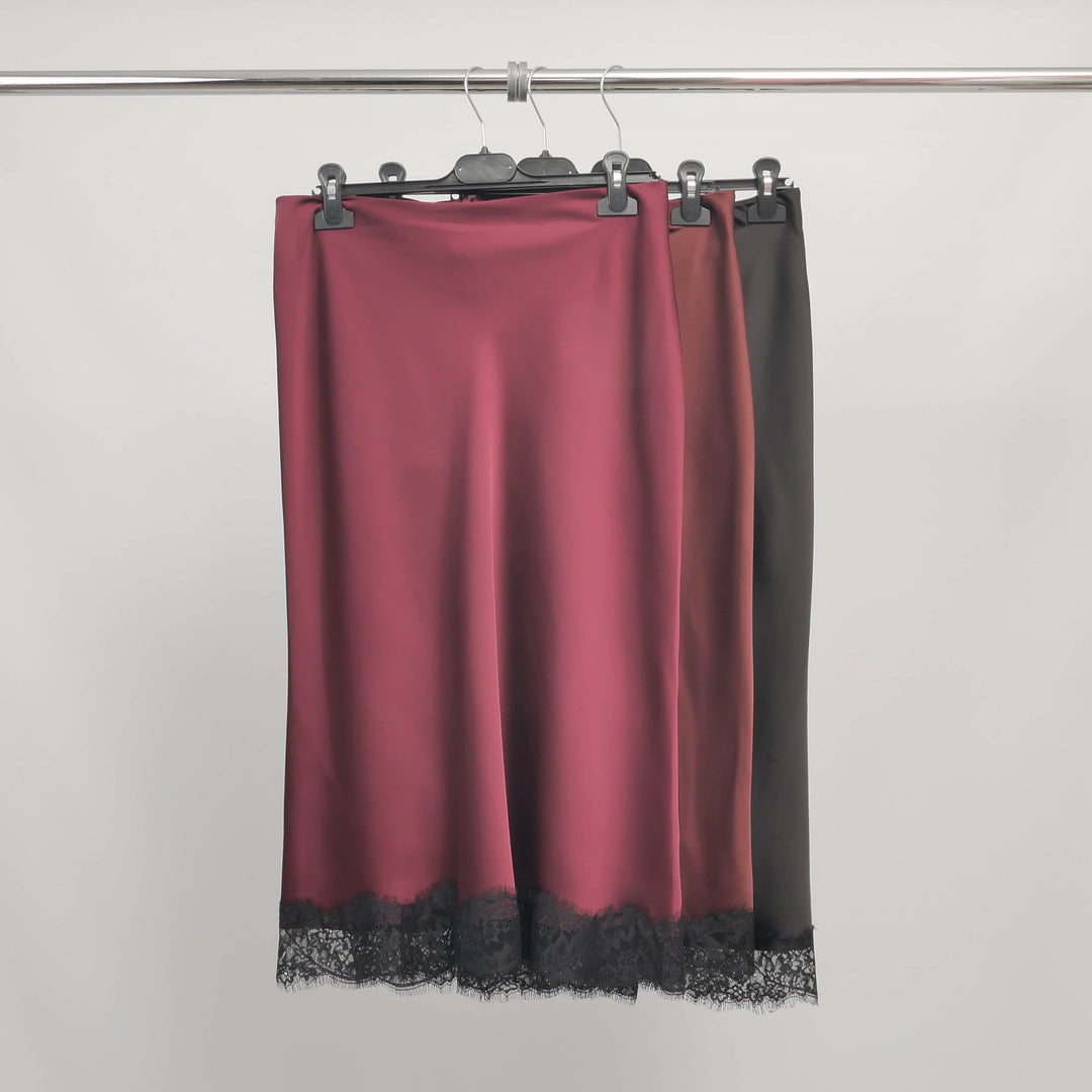 Jupe satinée mi-longue avec finition dentelle – ref TDM81125