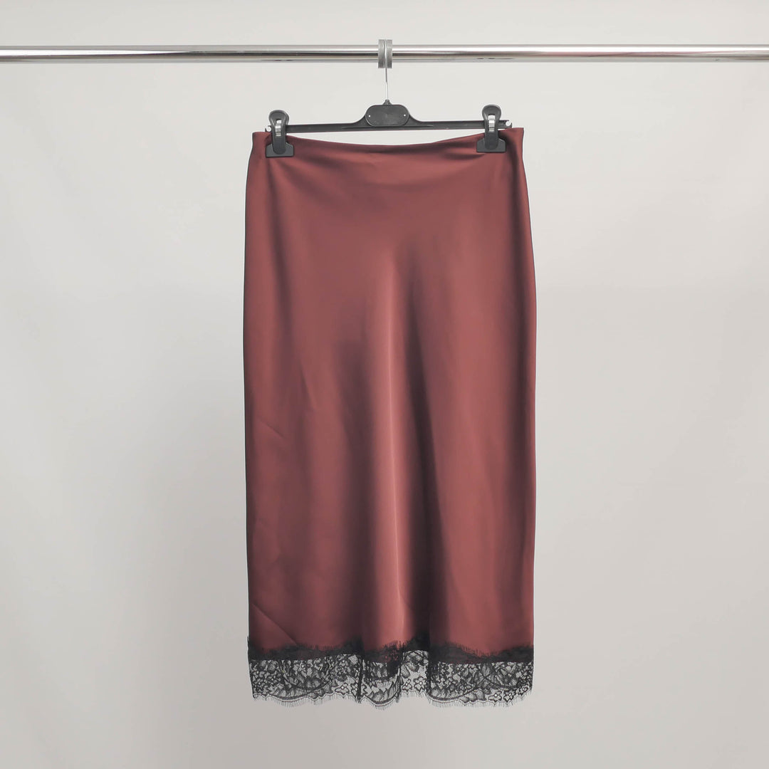 Jupe satinée mi-longue avec finition dentelle – ref TDM81125
