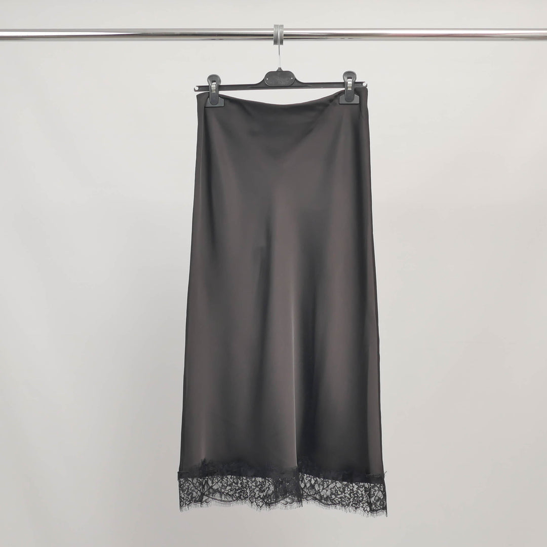Jupe satinée mi-longue avec finition dentelle – ref TDM81125