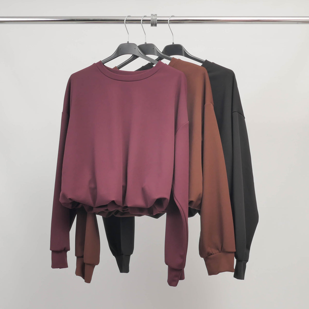 Short cut sweatshirt with stretch trim – tdm83625