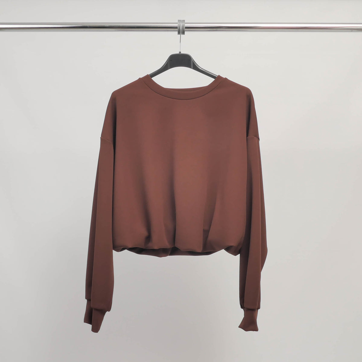 Short cut sweatshirt with stretch trim – tdm83625