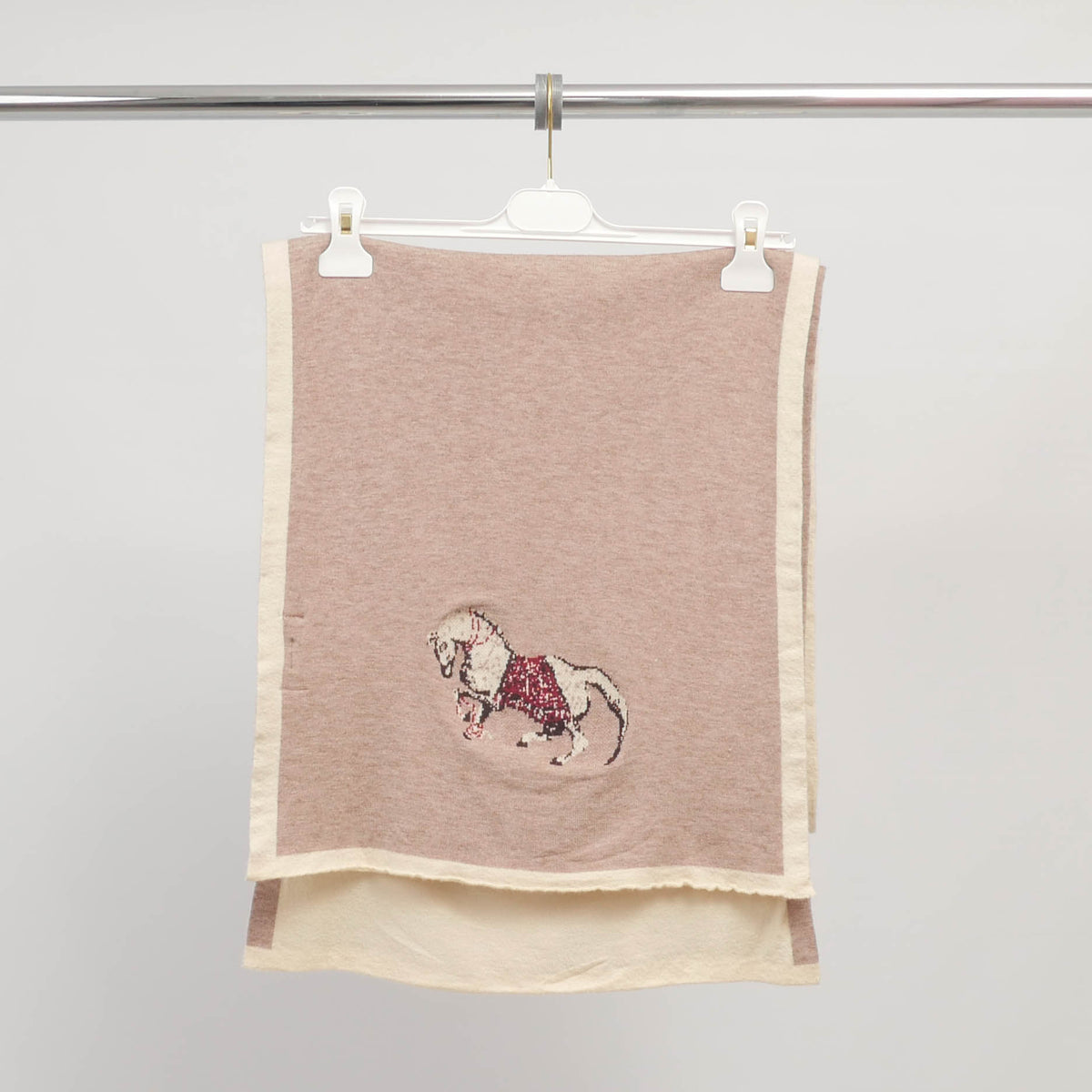 Two tone knitted scarf with horse motif msj76931