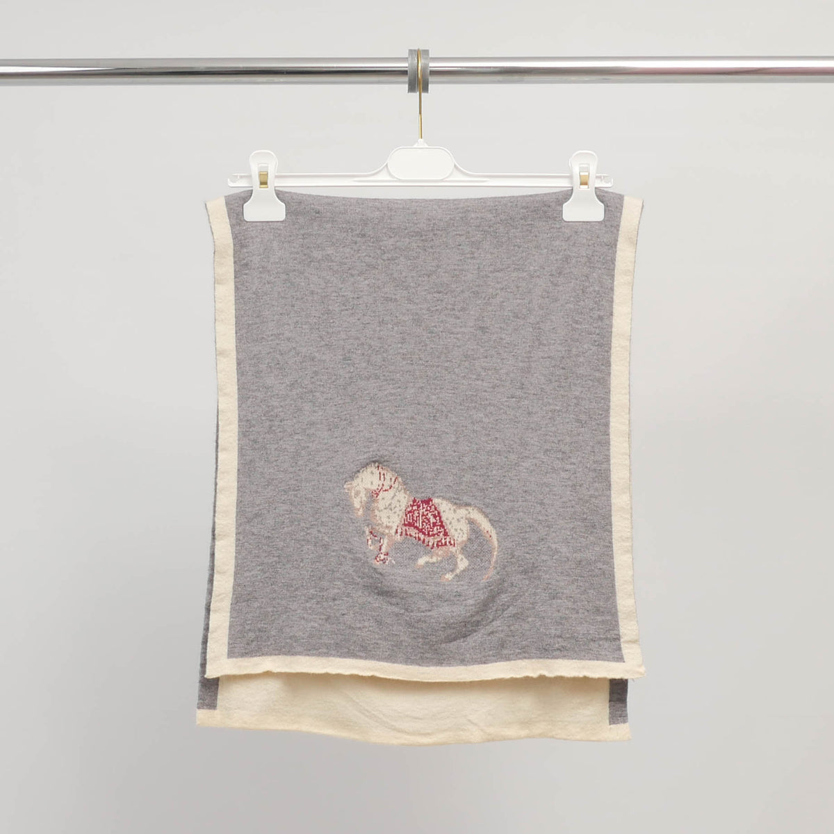 Two tone knitted scarf with horse motif msj76931