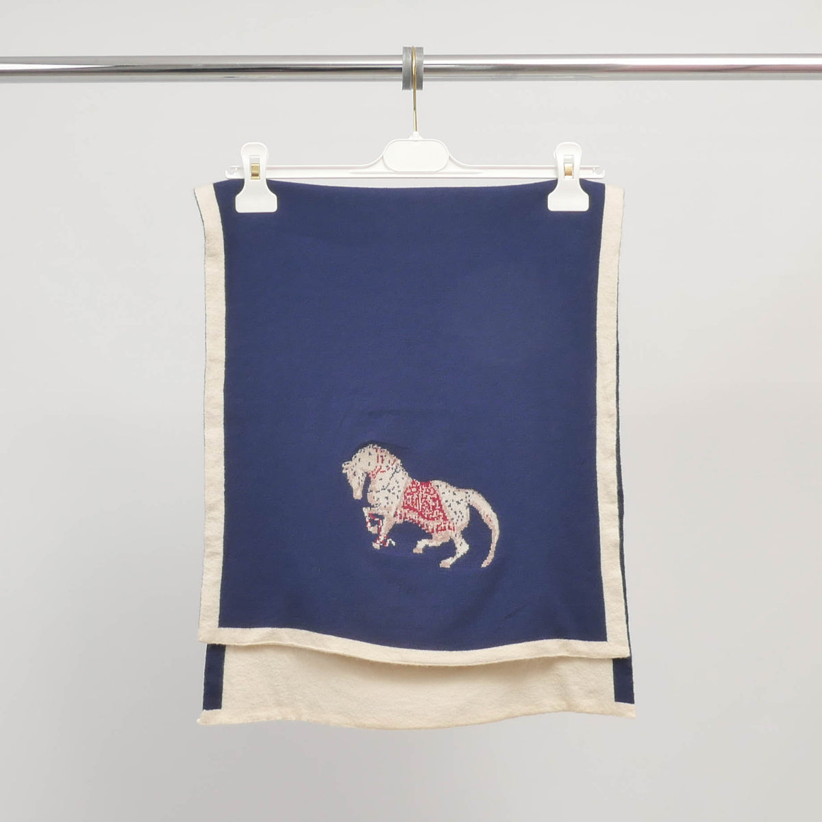 Two tone knitted scarf with horse motif msj76931