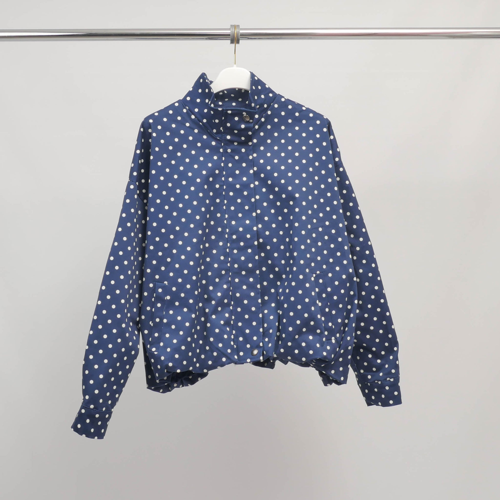 Veste ample à pois col montant en coton stretch – DB14745