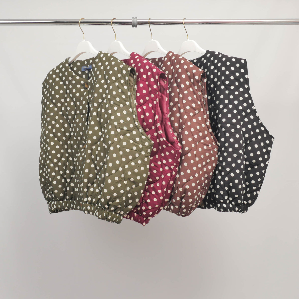 Gilet matelassé sans manches à pois – db14720