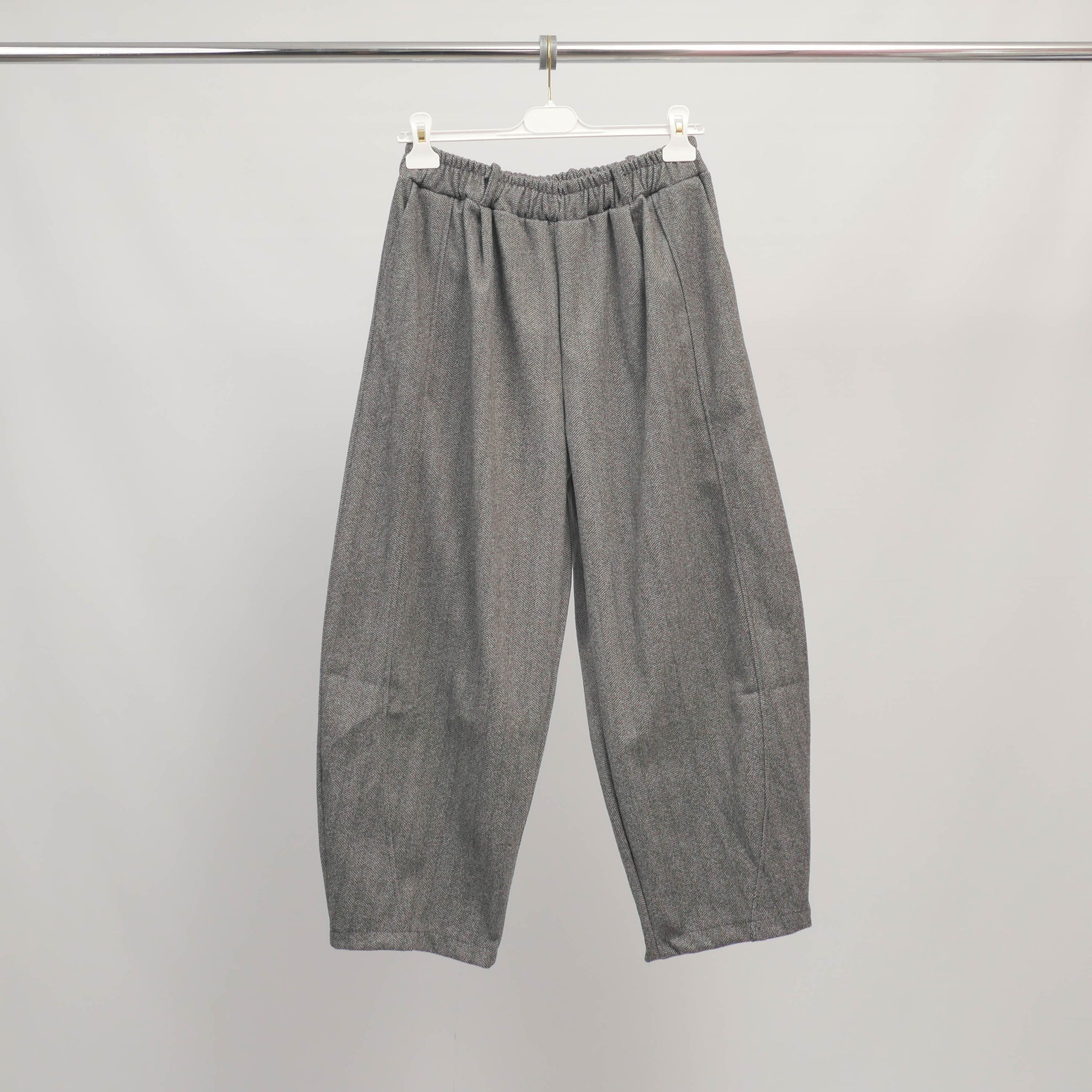 Pantalon ample en tissu chevron à taille élastiquée – KD9339