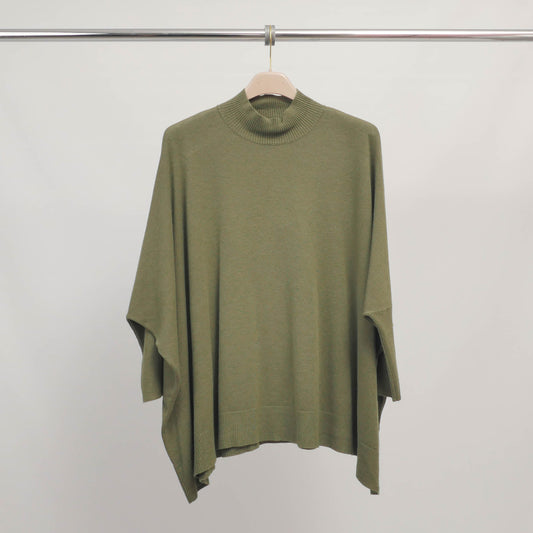 Pull col montant ample à boutons dorés – DSY9321