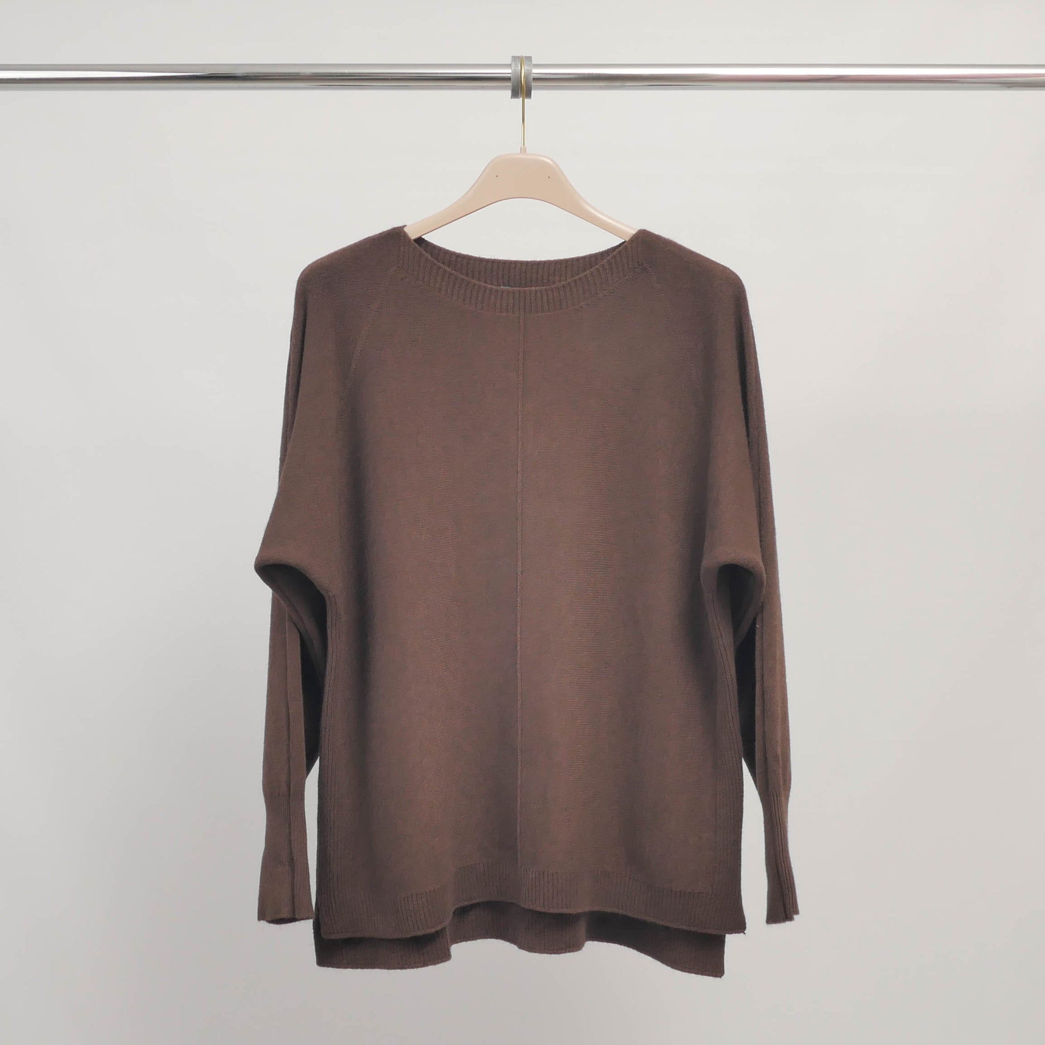 Pull col rond maille douce fentes côtés – DSY9555