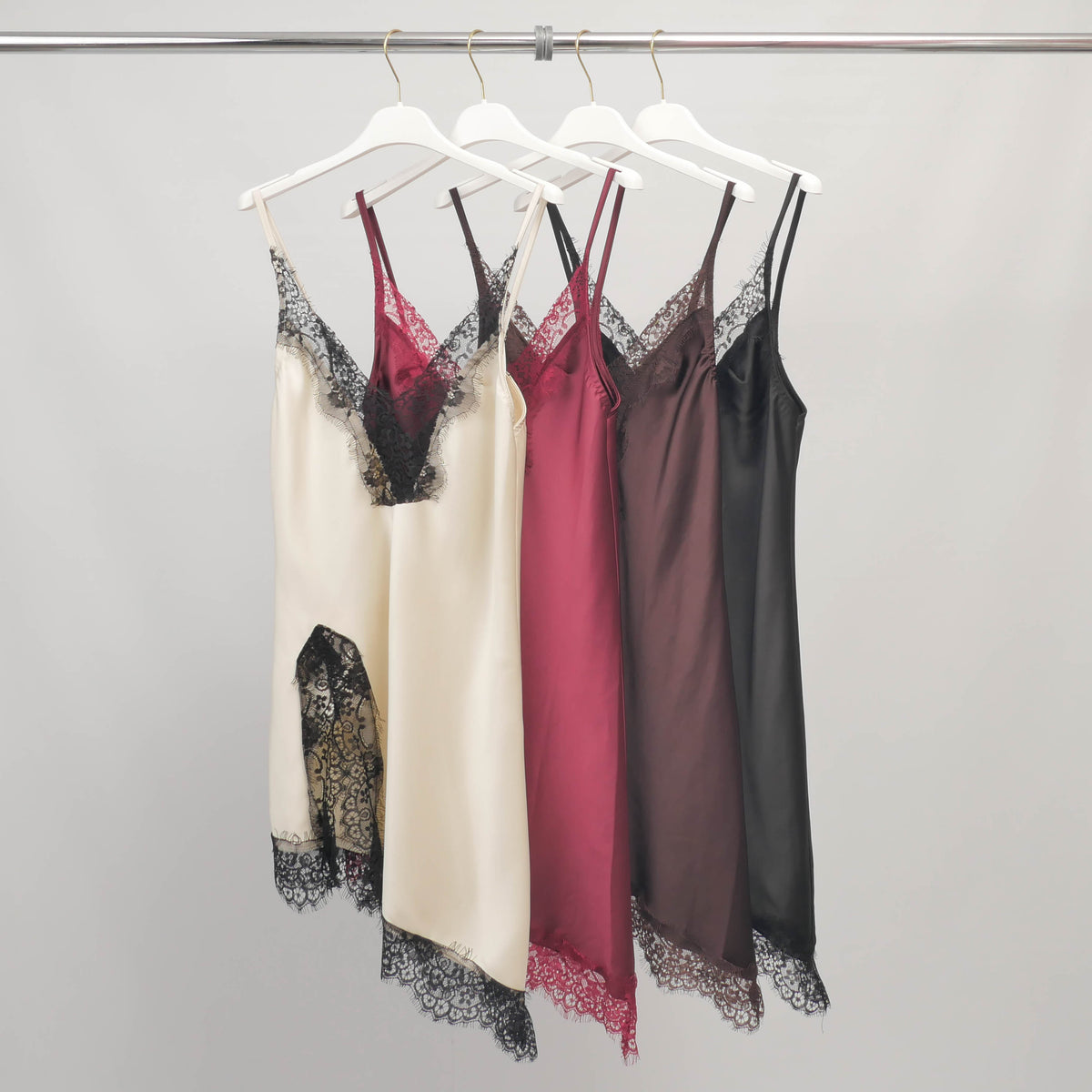 Satin dress with straps and lace details   bcg03163