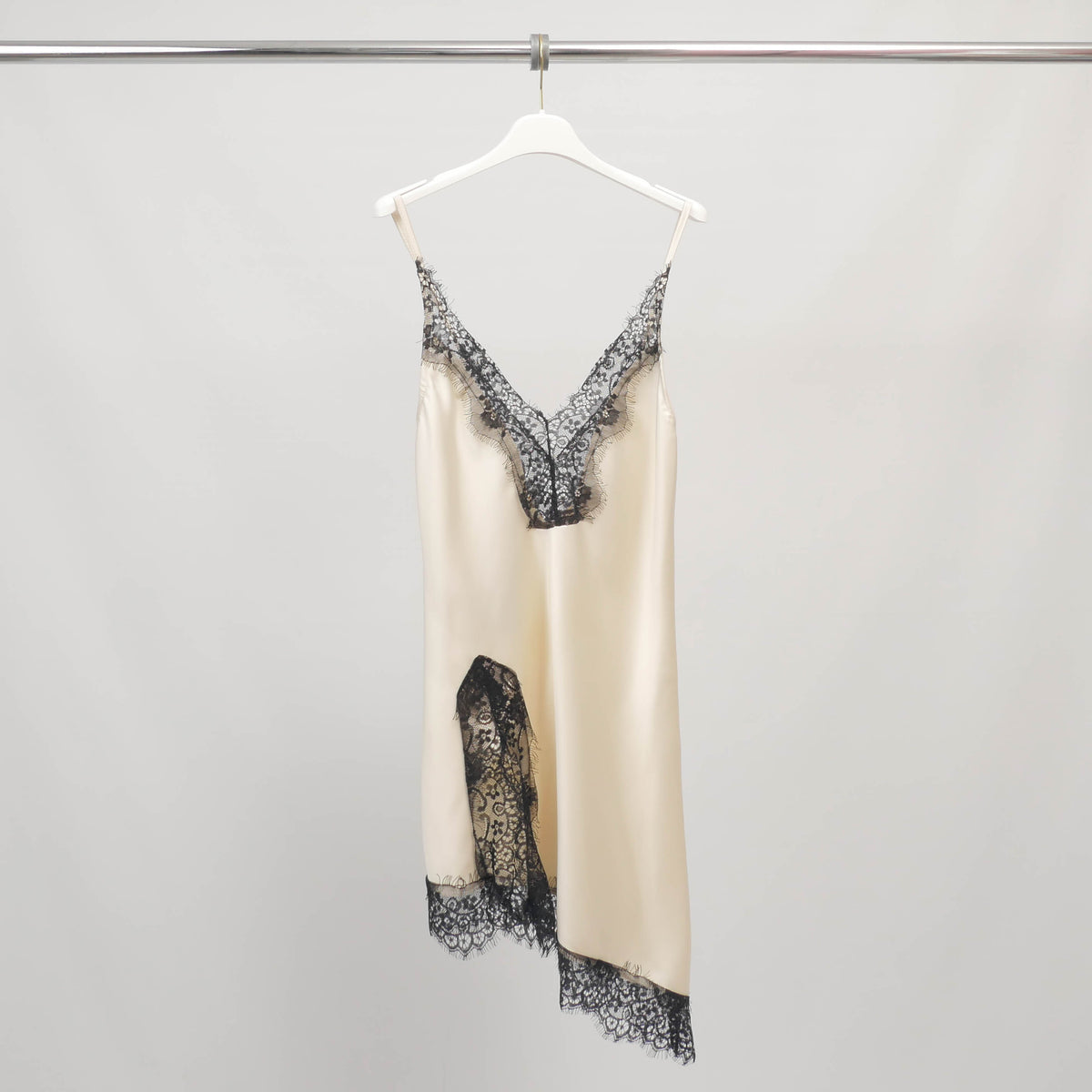 Satin dress with straps and lace details   bcg03163