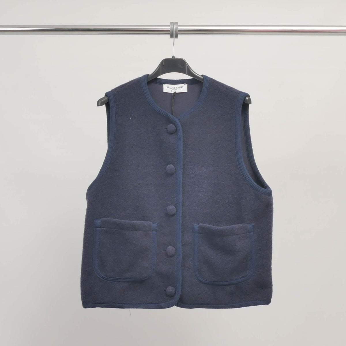 Gilet sans manches à boutons recouverts mj85205