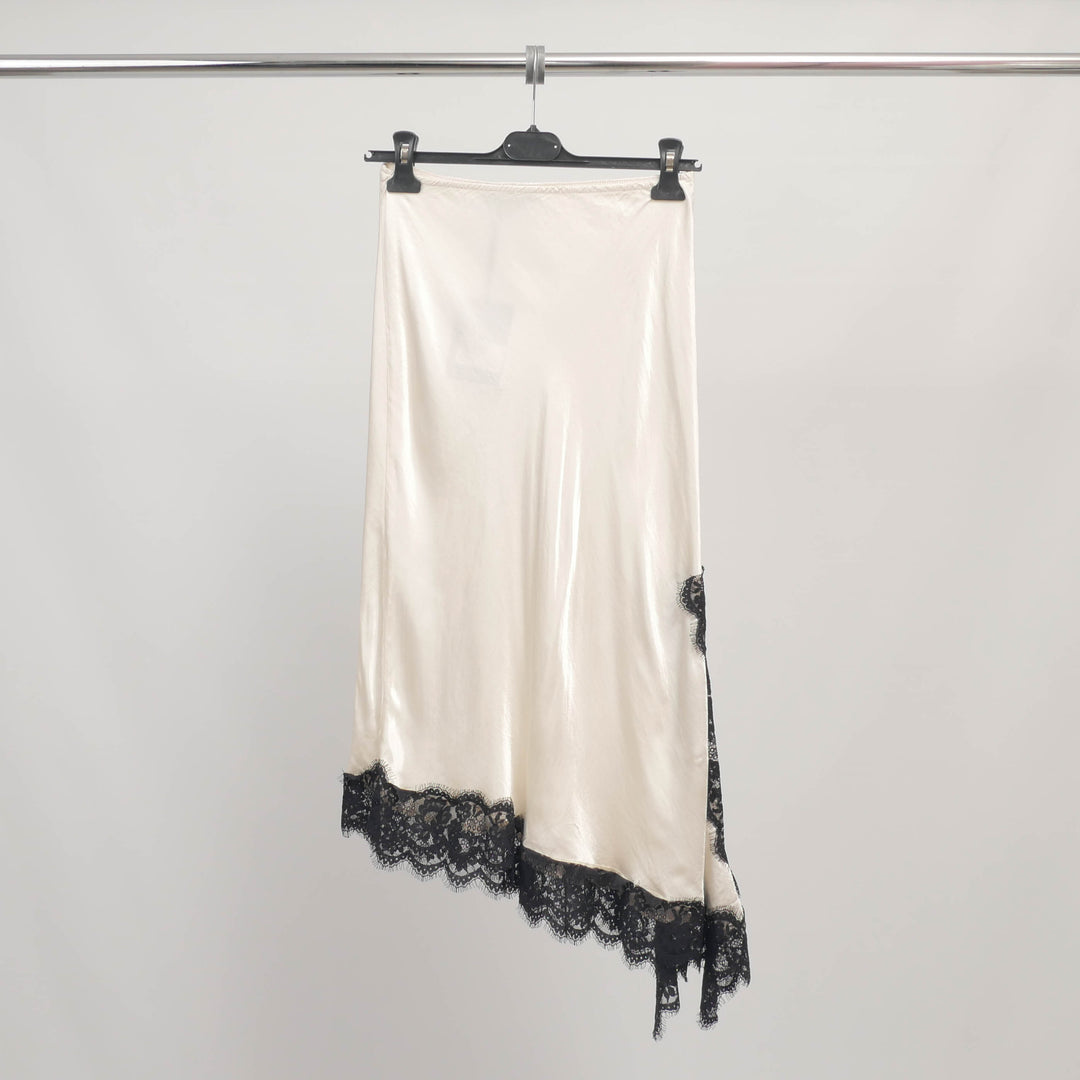 Jupe satinée fente et dentelle asymétrique MF93789