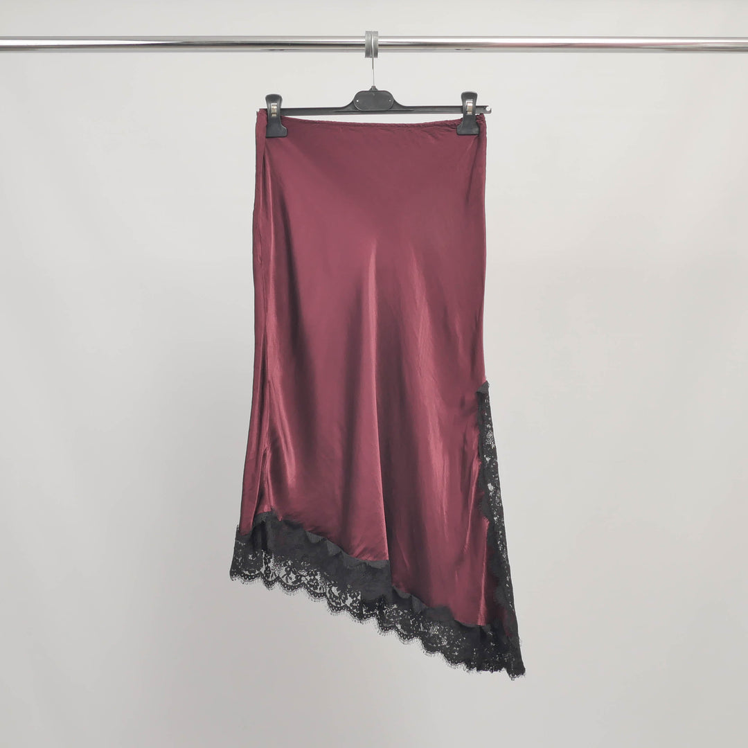 Jupe satinée fente et dentelle asymétrique MF93789