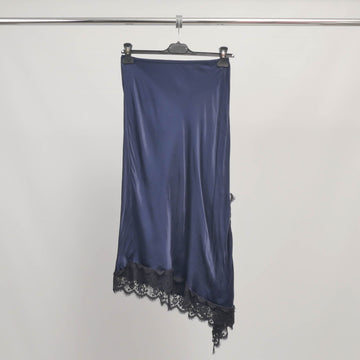 Jupe satinée fente et dentelle asymétrique MF93789