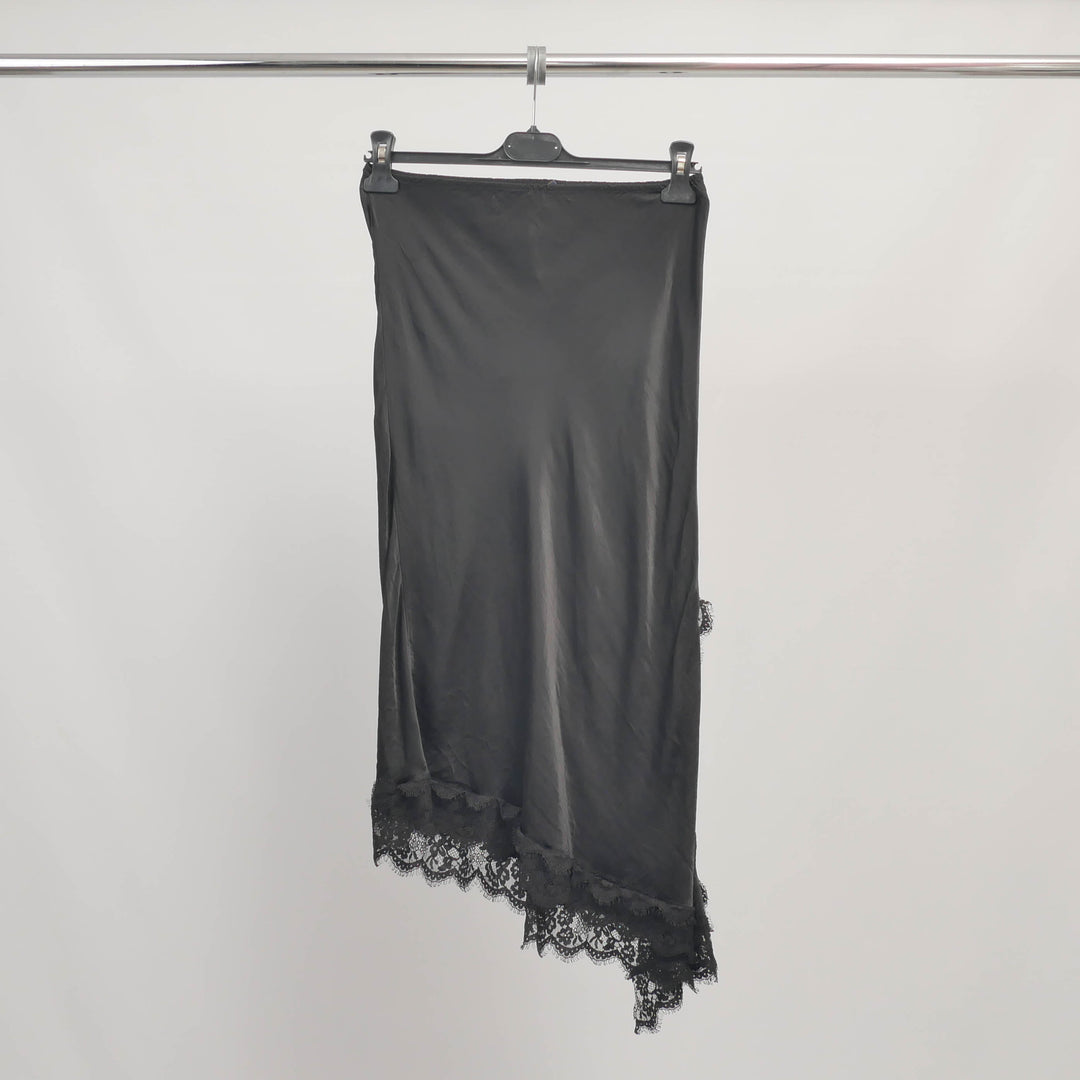 Jupe satinée fente et dentelle asymétrique MF93789