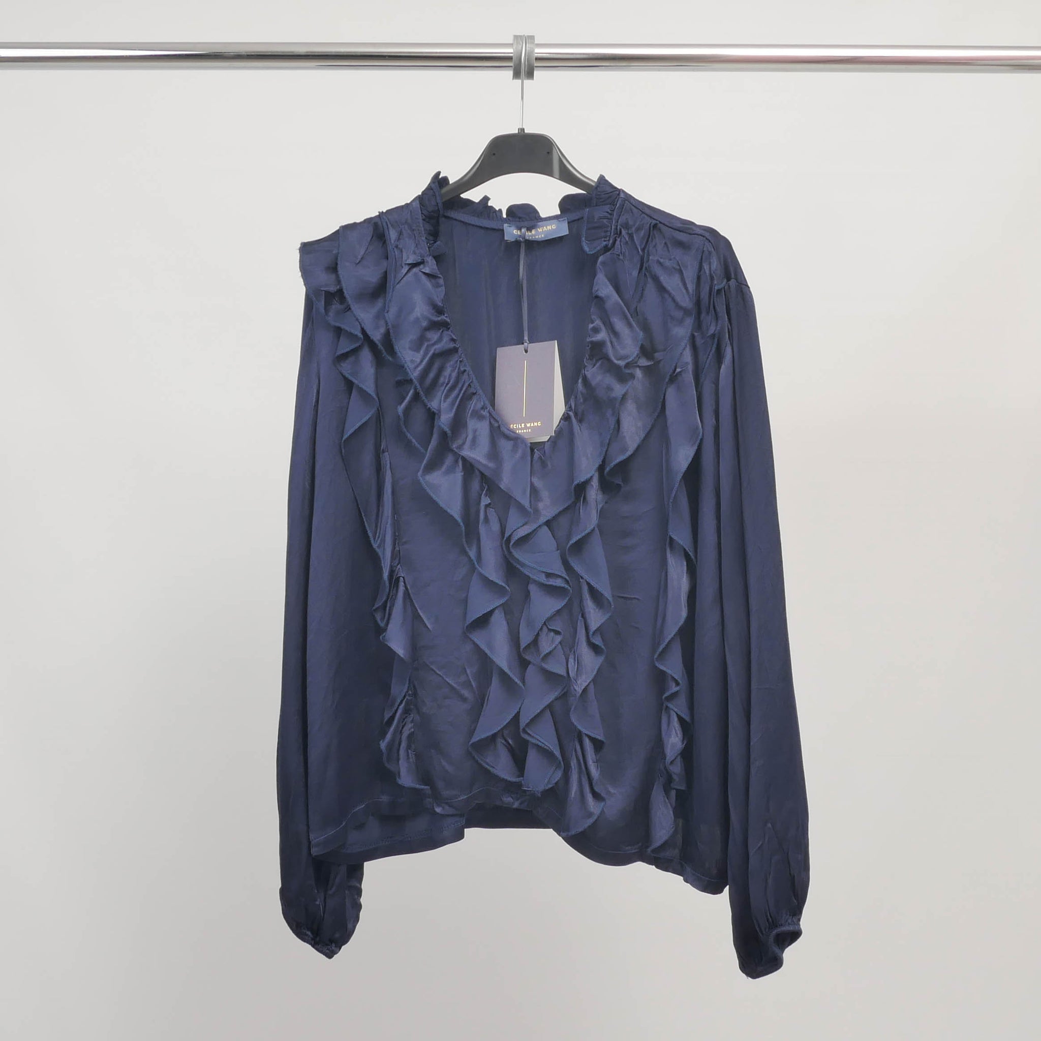 Chemise à volants décolleté en V MF93788