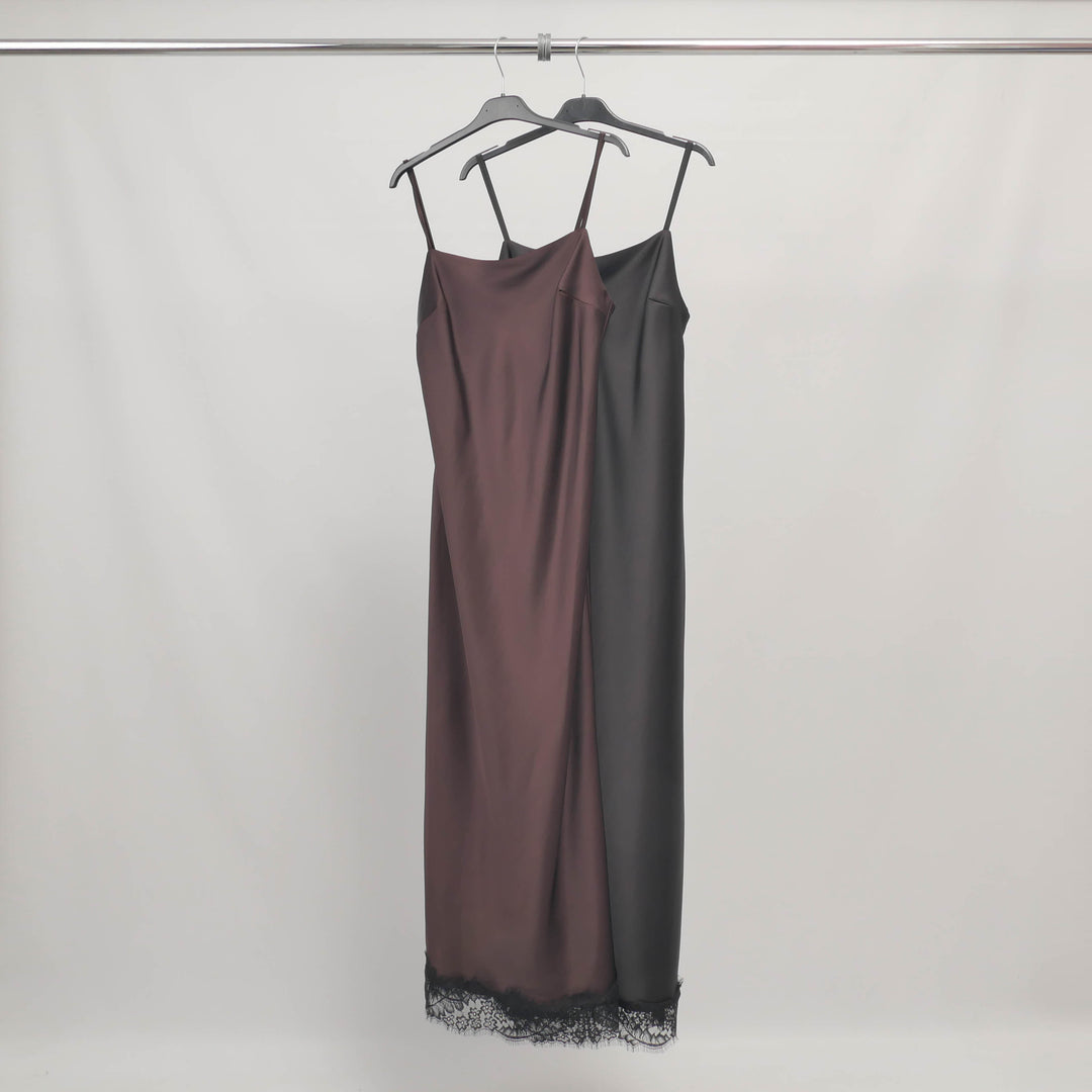 Robe longue satinée à fines bretelles dentelle - TDM16619