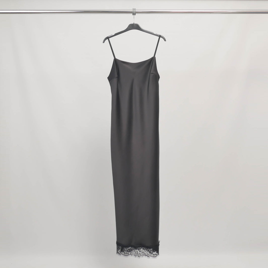 Robe longue satinée à fines bretelles dentelle - TDM16619