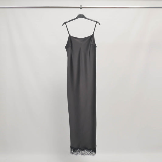 Robe longue satinée à fines bretelles dentelle - TDM16619