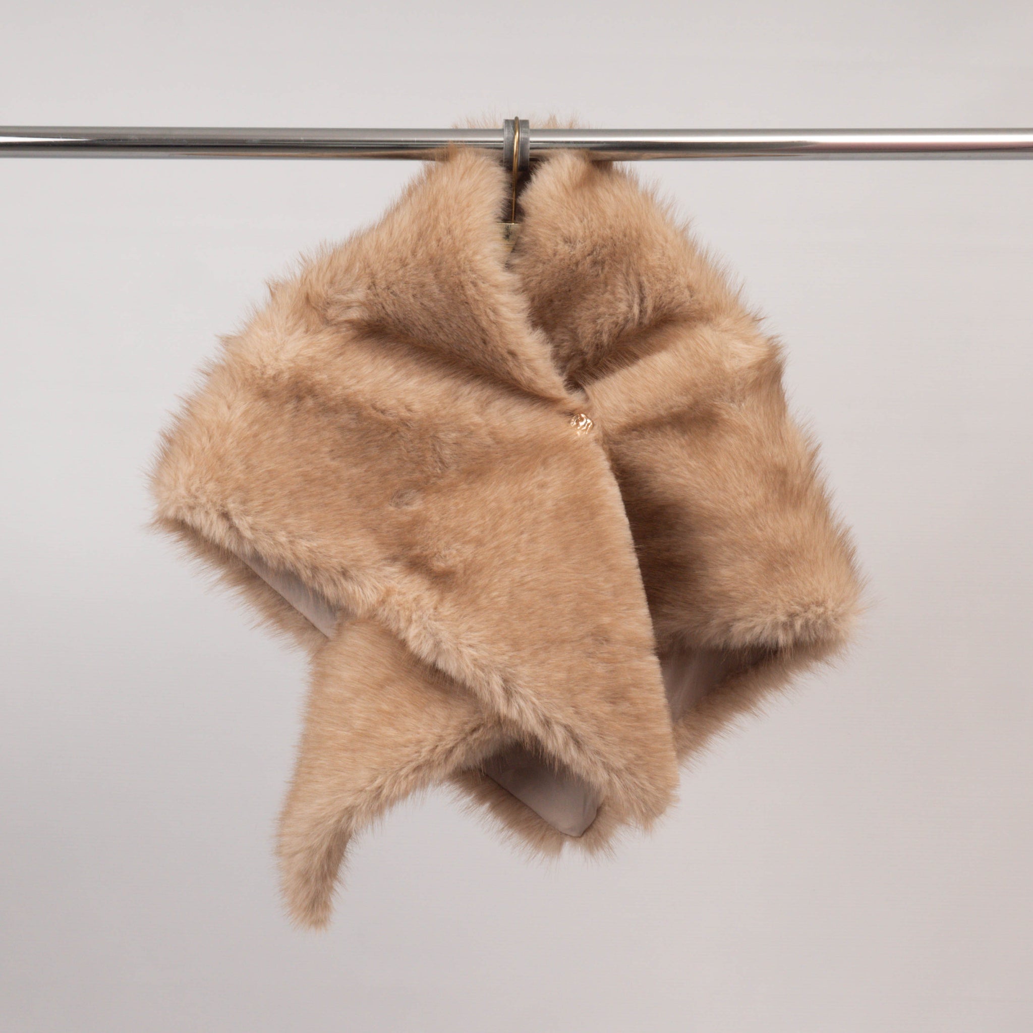 Châle en fausse fourrure à col drapé – TDM88825