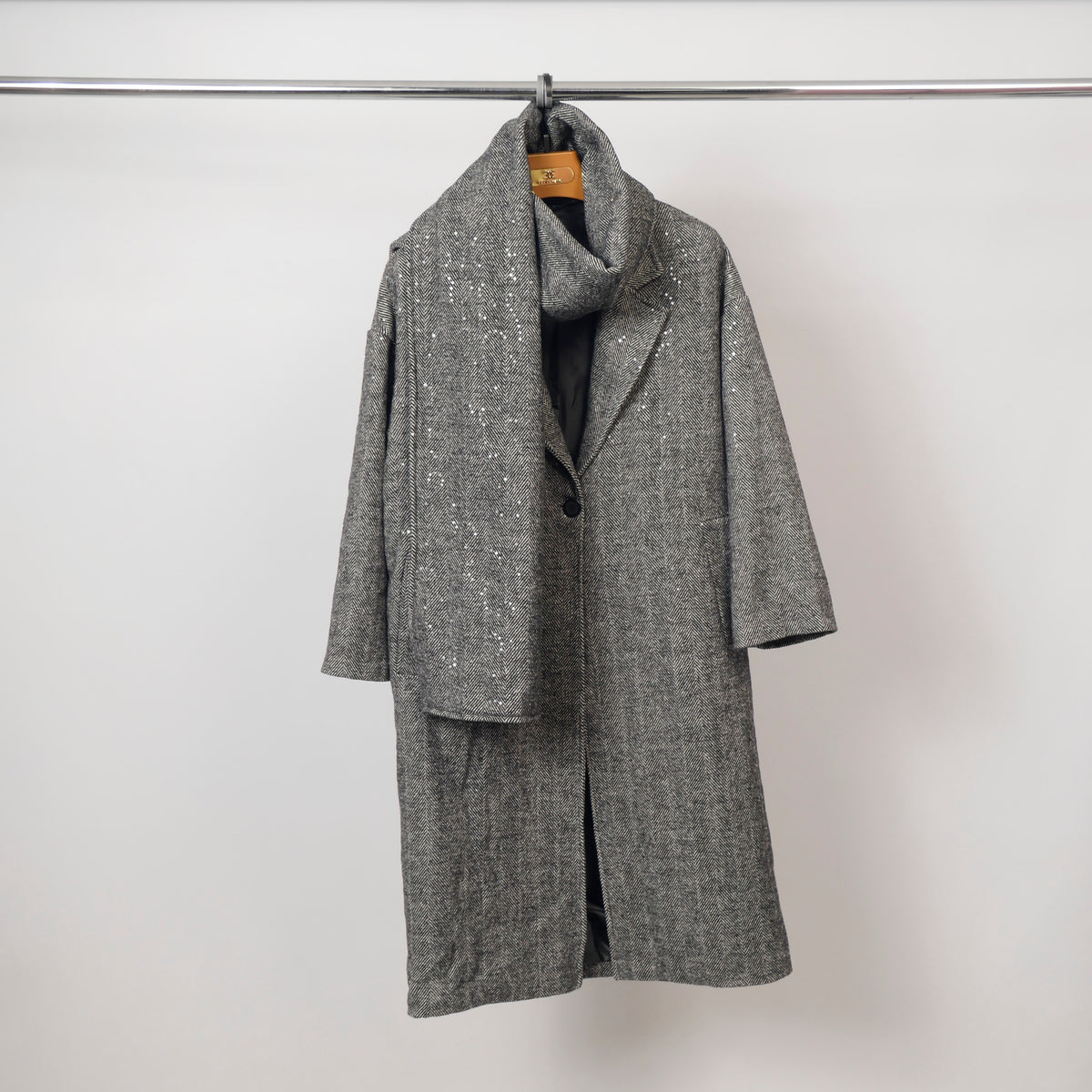 Sequin coat with integrated scarf, grey tdm93625
